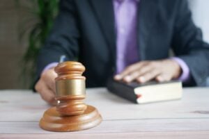 Qualified Immunity for Police Officers: What It Is and How It Affects Your Rights 1 A gavel and a police badge on a courtroom desk, symbolizing a qualified immunity defense in a civil rights lawsuit